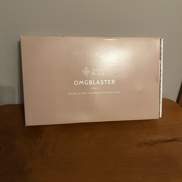 Ashley black OMGblaster - Picture 2 of 2
